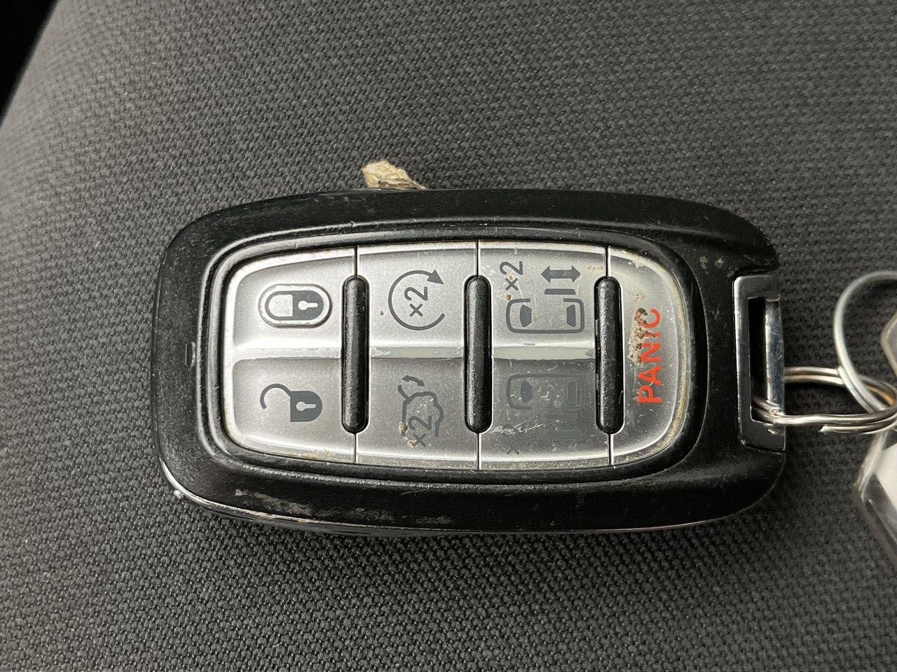 Used 2018 Chrysler Pacifica Touring Plus FWD image 23