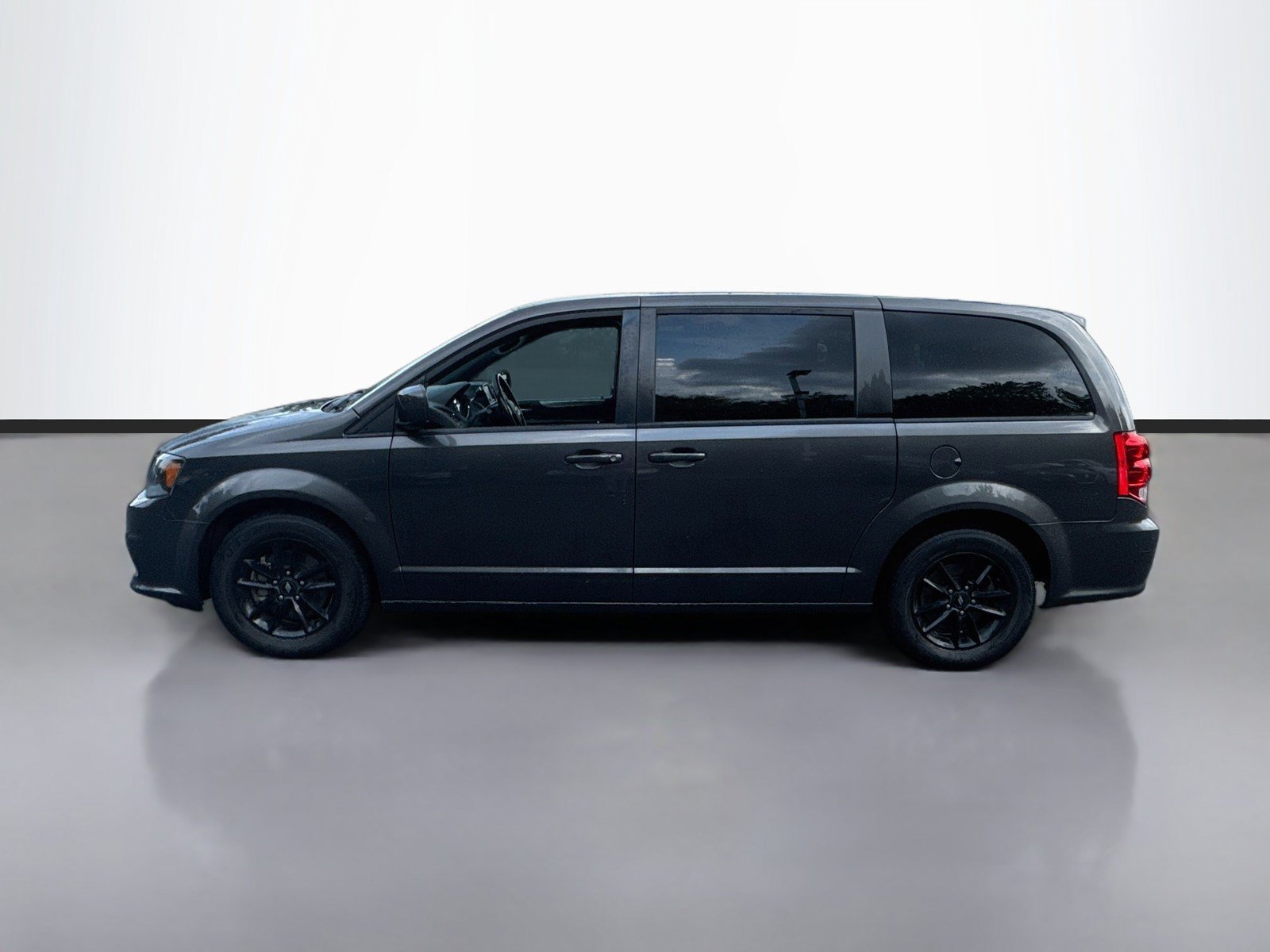 Used 2019 Dodge Grand Caravan GT FWD image 4