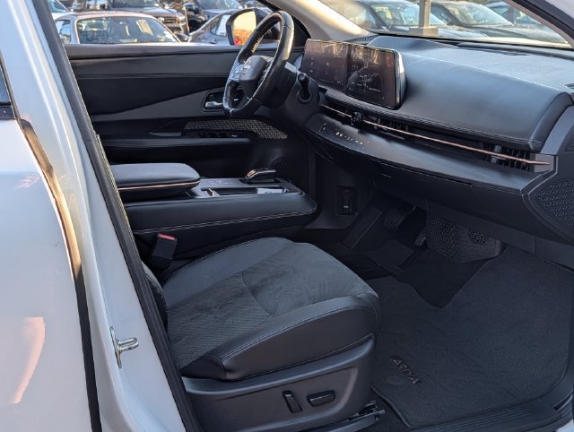 Used 2024 Nissan Ariya FWD image 9