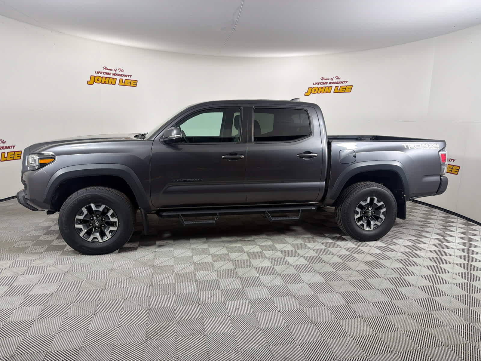 Used 2021 Toyota Tacoma TRD Off-Road w/ Technology Package AWD/4WD image 2
