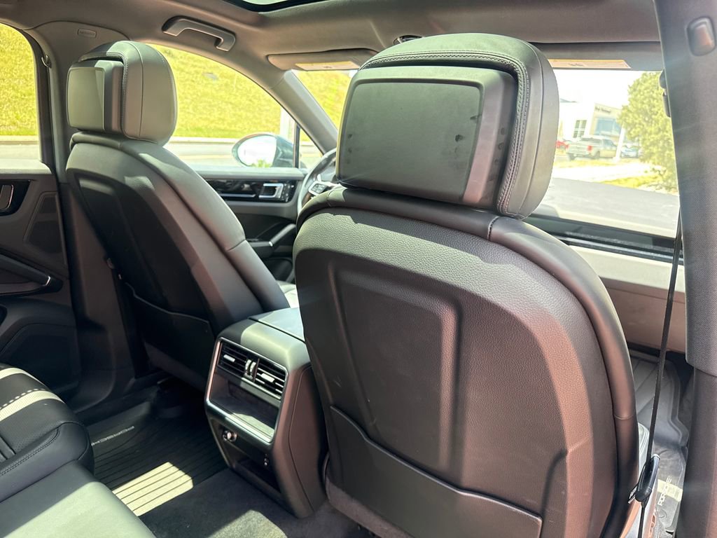 Used 2023 Porsche Cayenne Coupe AWD/4WD image 27