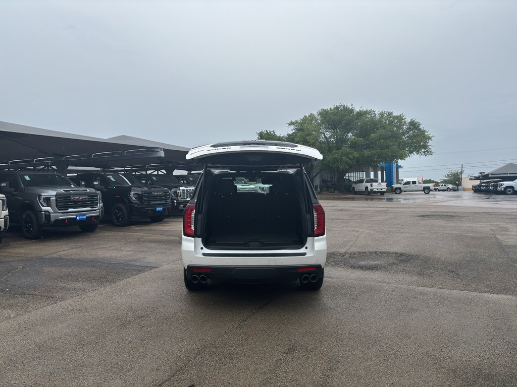 Certified 2023 GMC Yukon Denali Ultimate AWD/4WD image 8