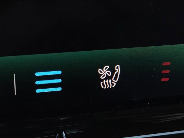 Used 2025 Volkswagen ID. Buzz Pro S RWD image 8