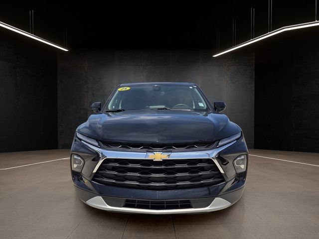 Used 2025 Chevrolet Blazer LT FWD image 2