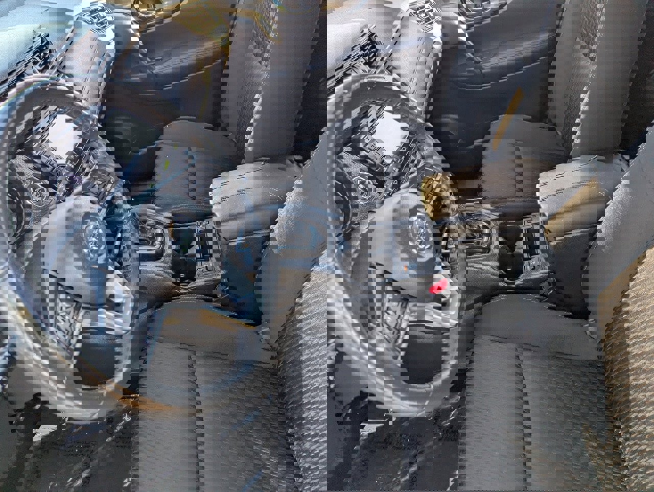 Used 2018 Nissan Rogue SV image 19