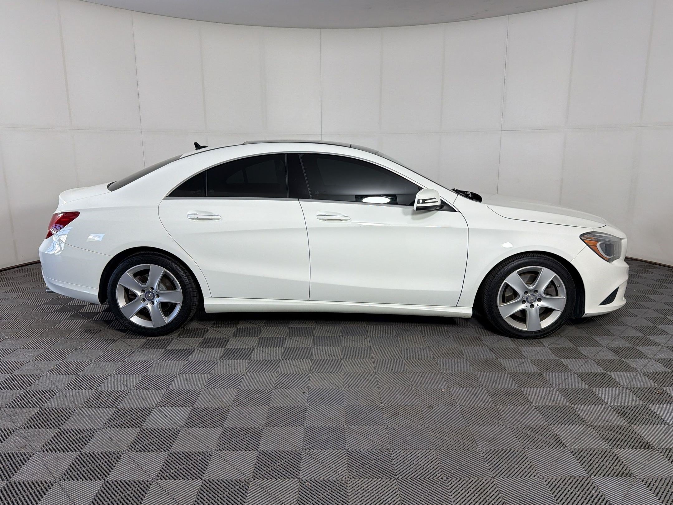 Used 2015 Mercedes-Benz CLA 250 4MATIC image 8