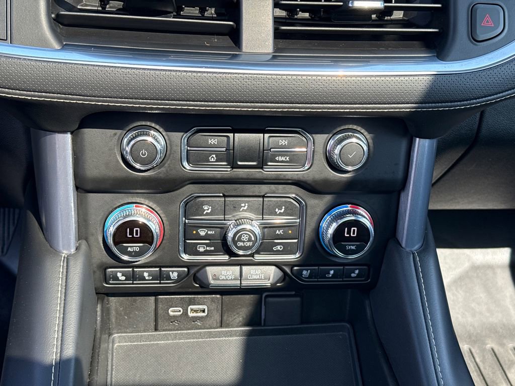 Used 2022 GMC Yukon XL SLT w/ SLT Premium Package image 27