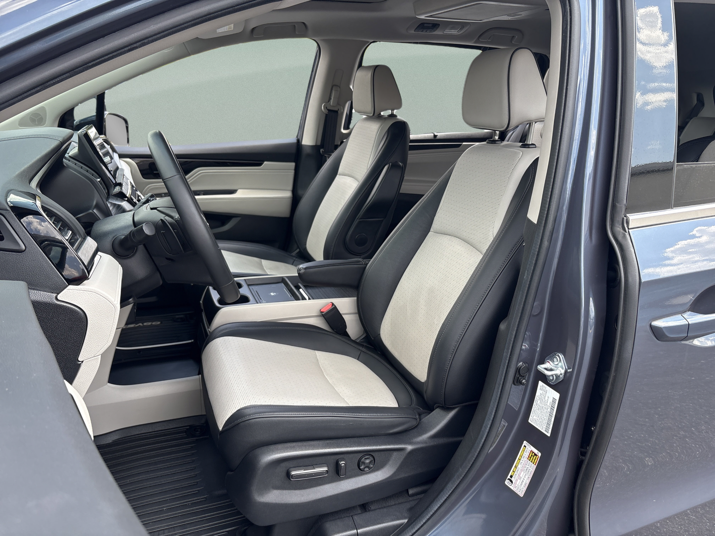 Certified 2025 Honda Odyssey Elite image 48