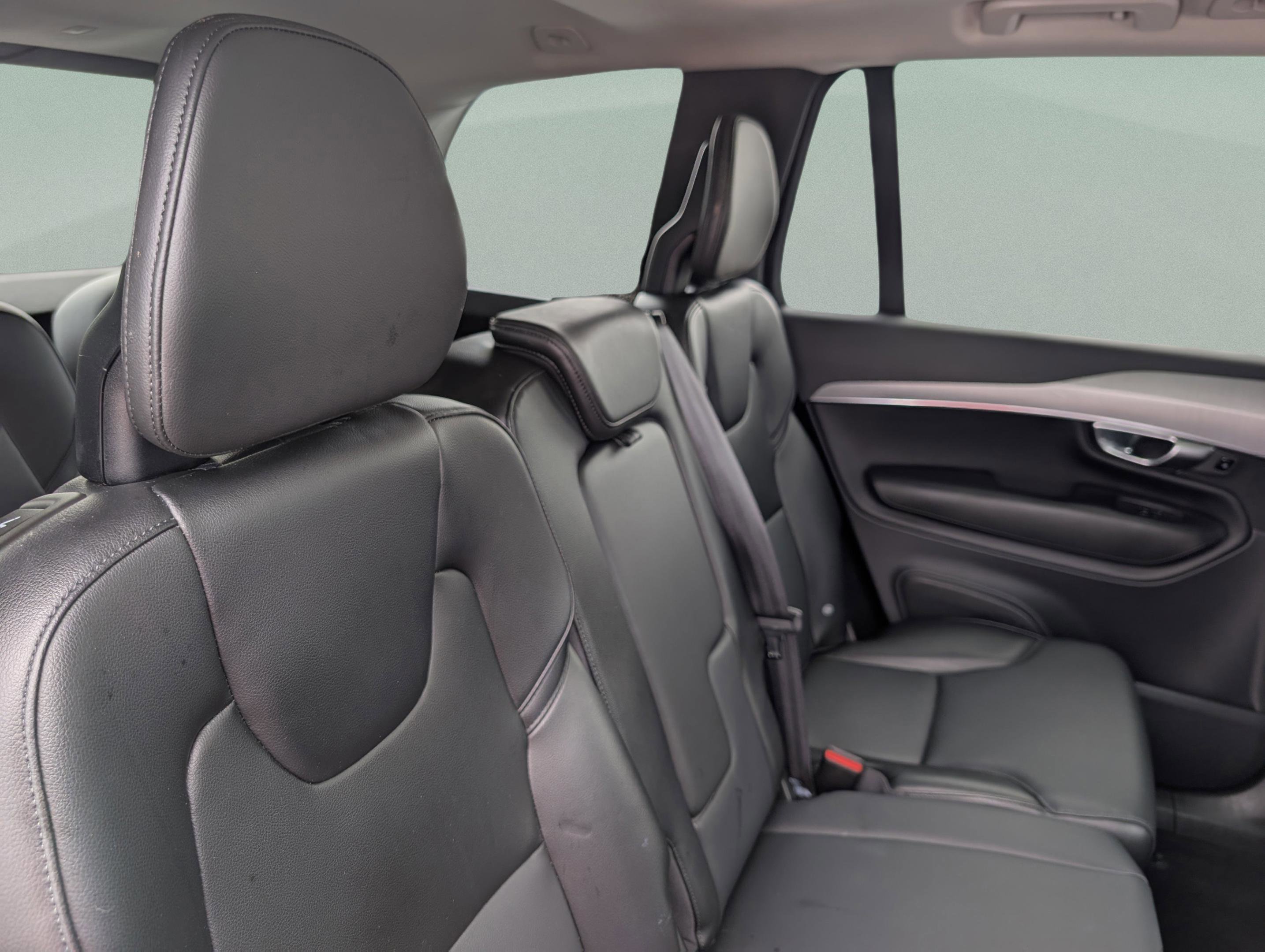 Used 2022 Volvo XC90 T5 Momentum image 26