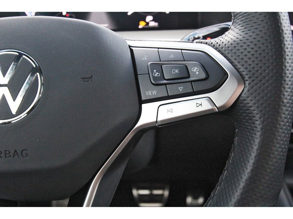 Used 2025 Volkswagen Tiguan SE R-Line image 13