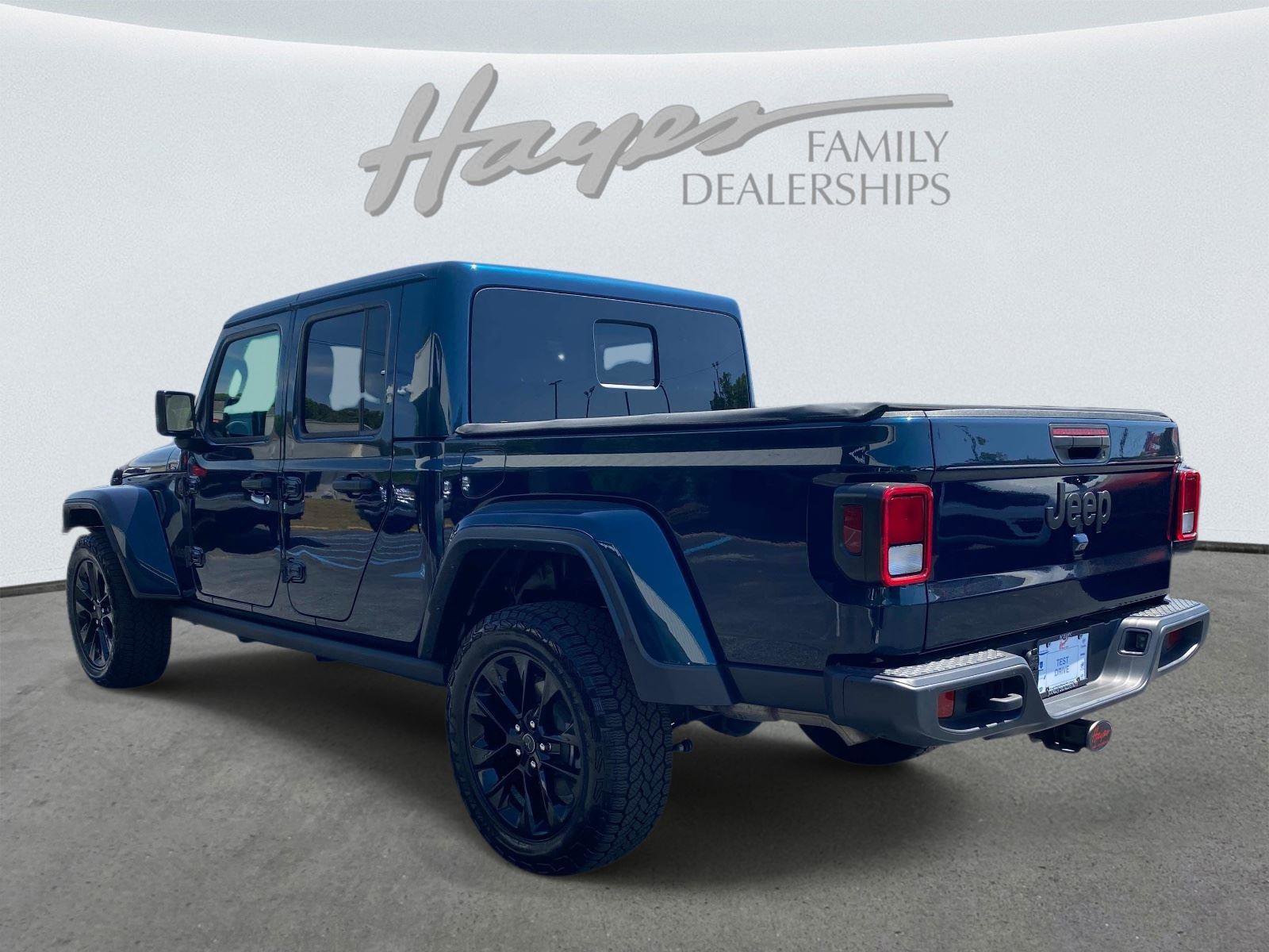 Used 2025 Jeep Gladiator Sport AWD/4WD image 6