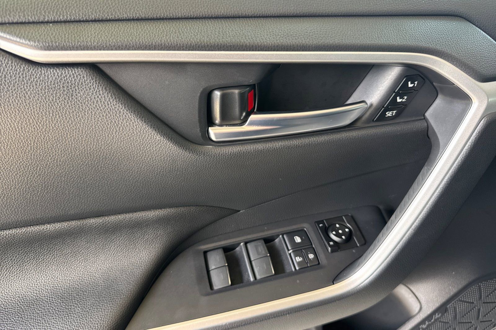 Used 2025 Toyota RAV4 XLE Premium w/ Weather Package AWD/4WD image 11