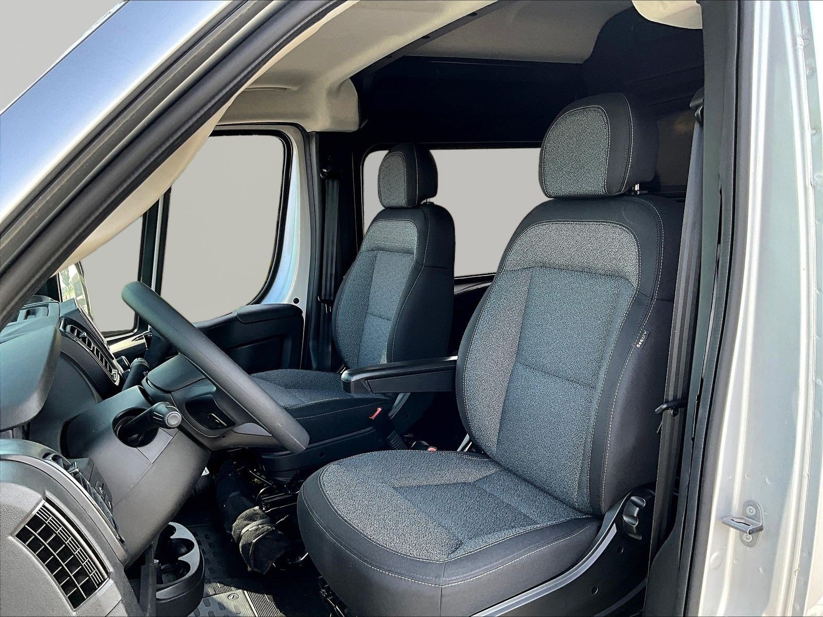 New 2026 RAM ProMaster 3500 w/ Crew Van Package FWD image 17
