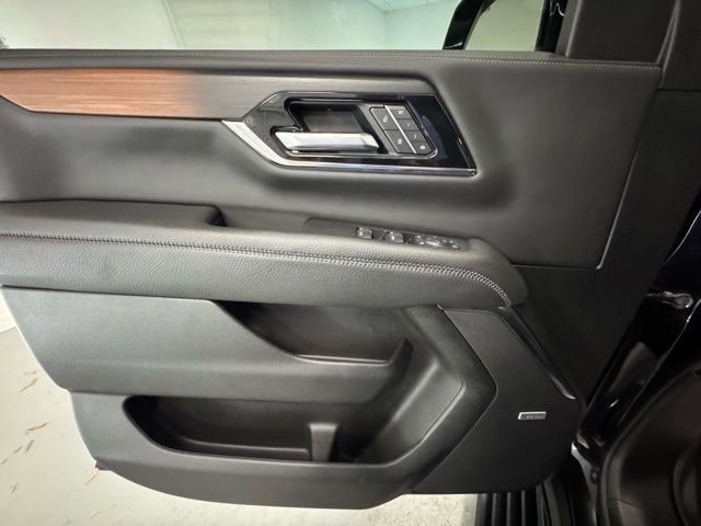 Used 2025 GMC Yukon Denali w/ Sun & Power Step Package image 16