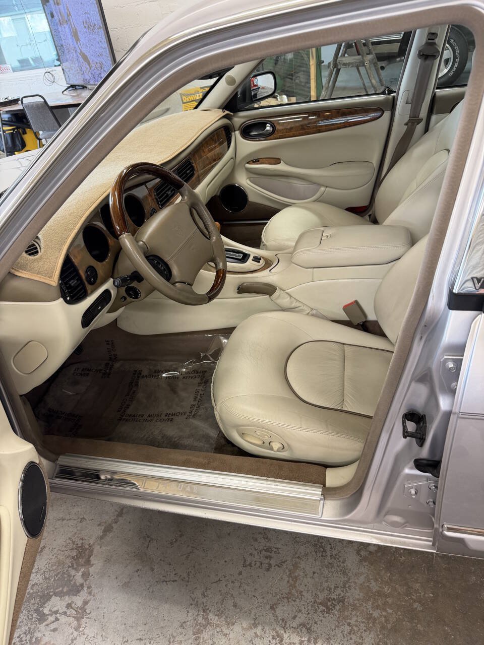 Used 2001 Jaguar XJ Vanden Plas RWD image 7