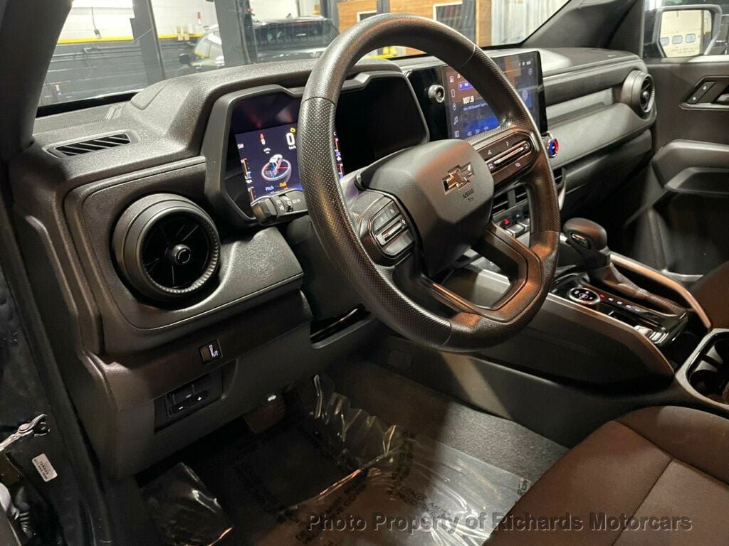 Used 2023 Chevrolet Colorado Trail Boss w/ Technology Package image 11