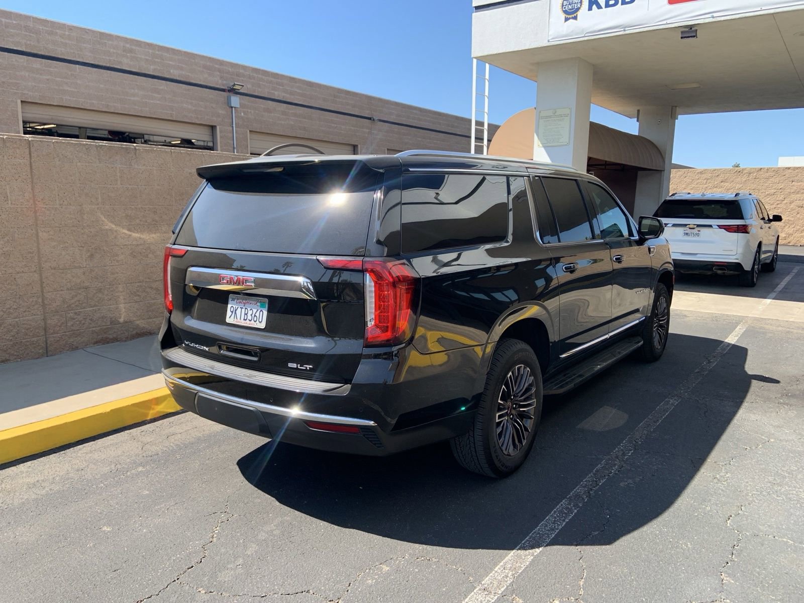 Used 2023 GMC Yukon XL SLT RWD image 6