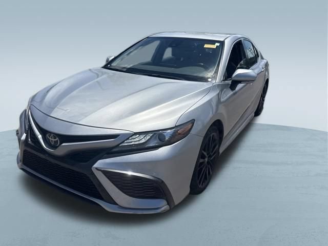 Used 2024 Toyota Camry XSE FWD image 3