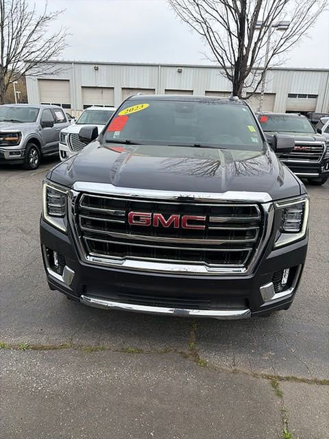 Used 2023 GMC Yukon XL SLT image 2