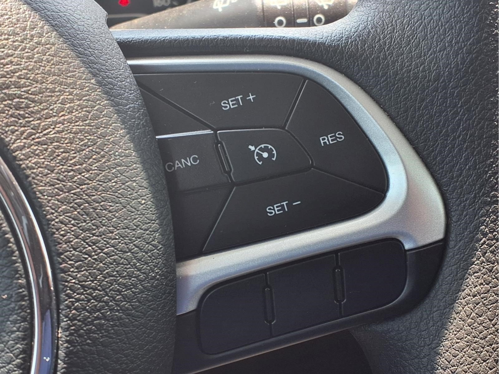 Used 2023 Jeep Renegade Latitude AWD/4WD image 17