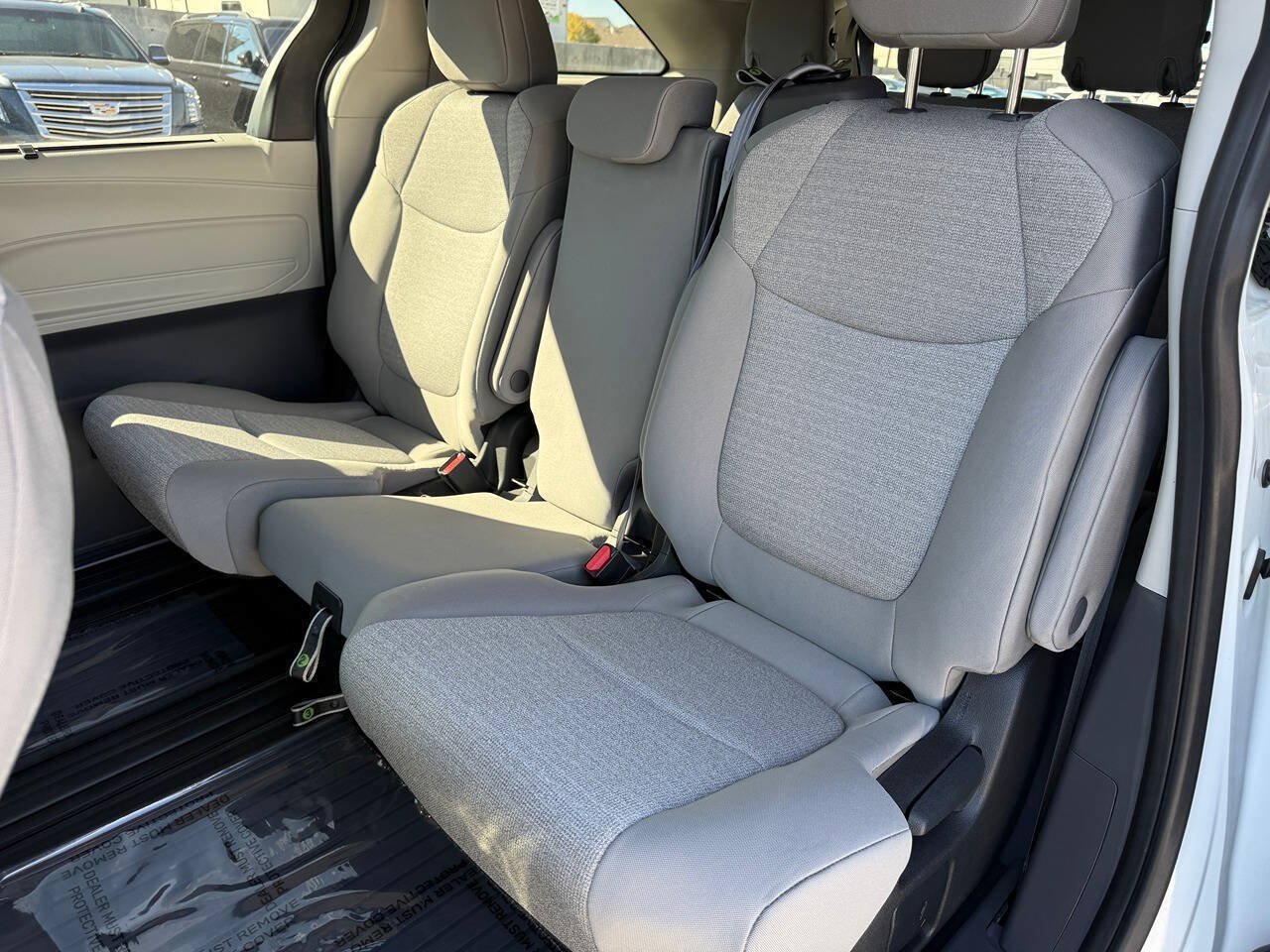 Used 2024 Toyota Sienna LE AWD/4WD image 19