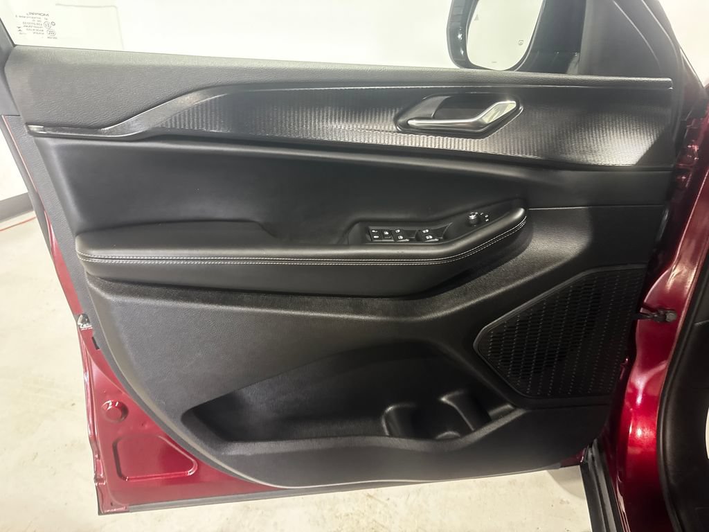 Used 2025 Jeep Grand Cherokee Altitude AWD/4WD image 17
