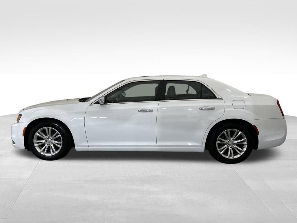Used 2017 Chrysler 300 C image 2