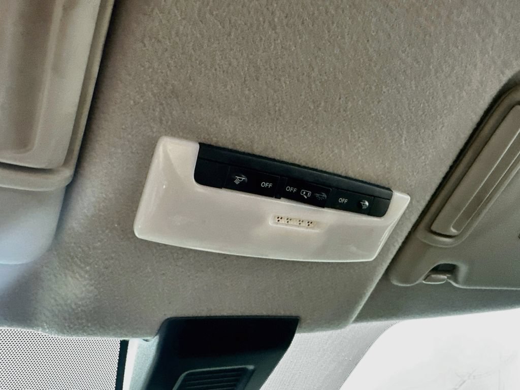 Used 2023 Nissan Kicks SR FWD image 33