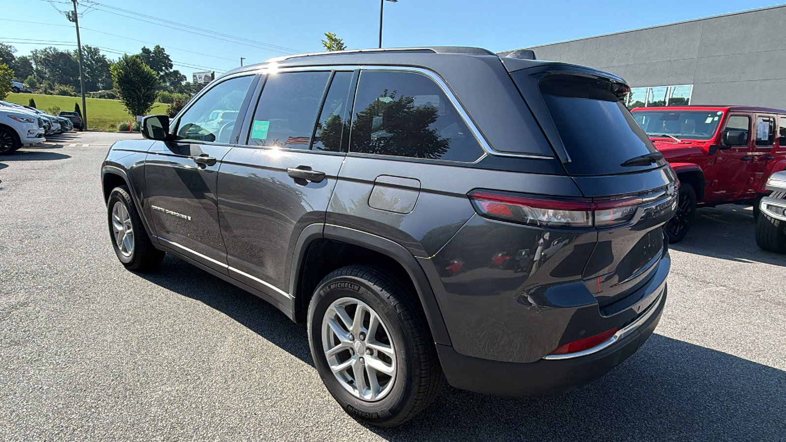 Used 2025 Jeep Grand Cherokee Laredo X RWD image 10