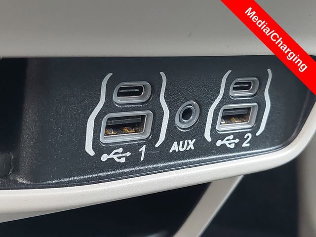 Used 2023 Chrysler Pacifica Touring-L image 22