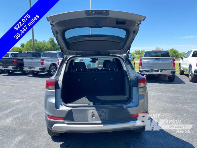 Used 2025 Chevrolet TrailBlazer LT w/ LT Cold Weather Package FWD image 17