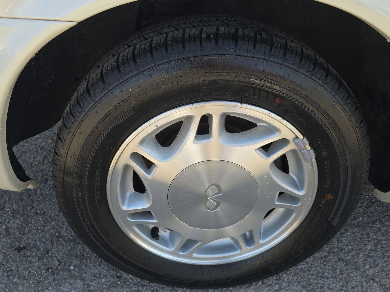 Used 1997 INFINITI J30 RWD image 17