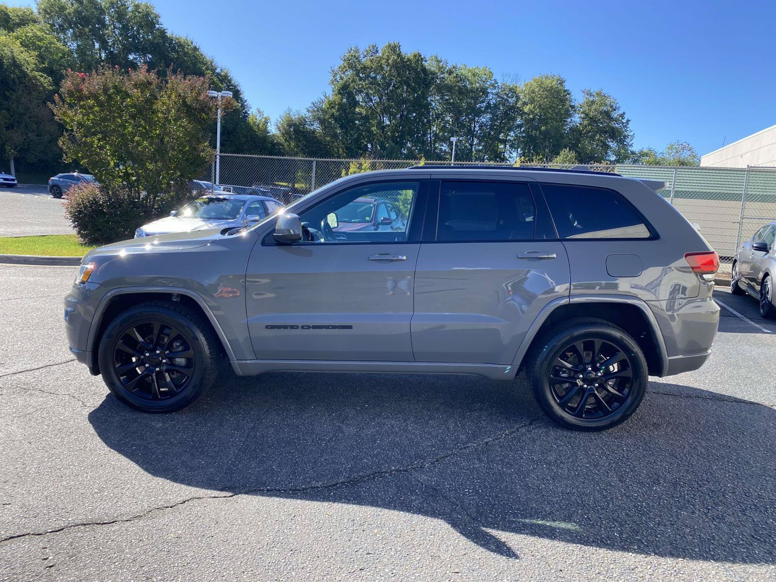 Used 2020 Jeep Grand Cherokee Altitude AWD/4WD image 6