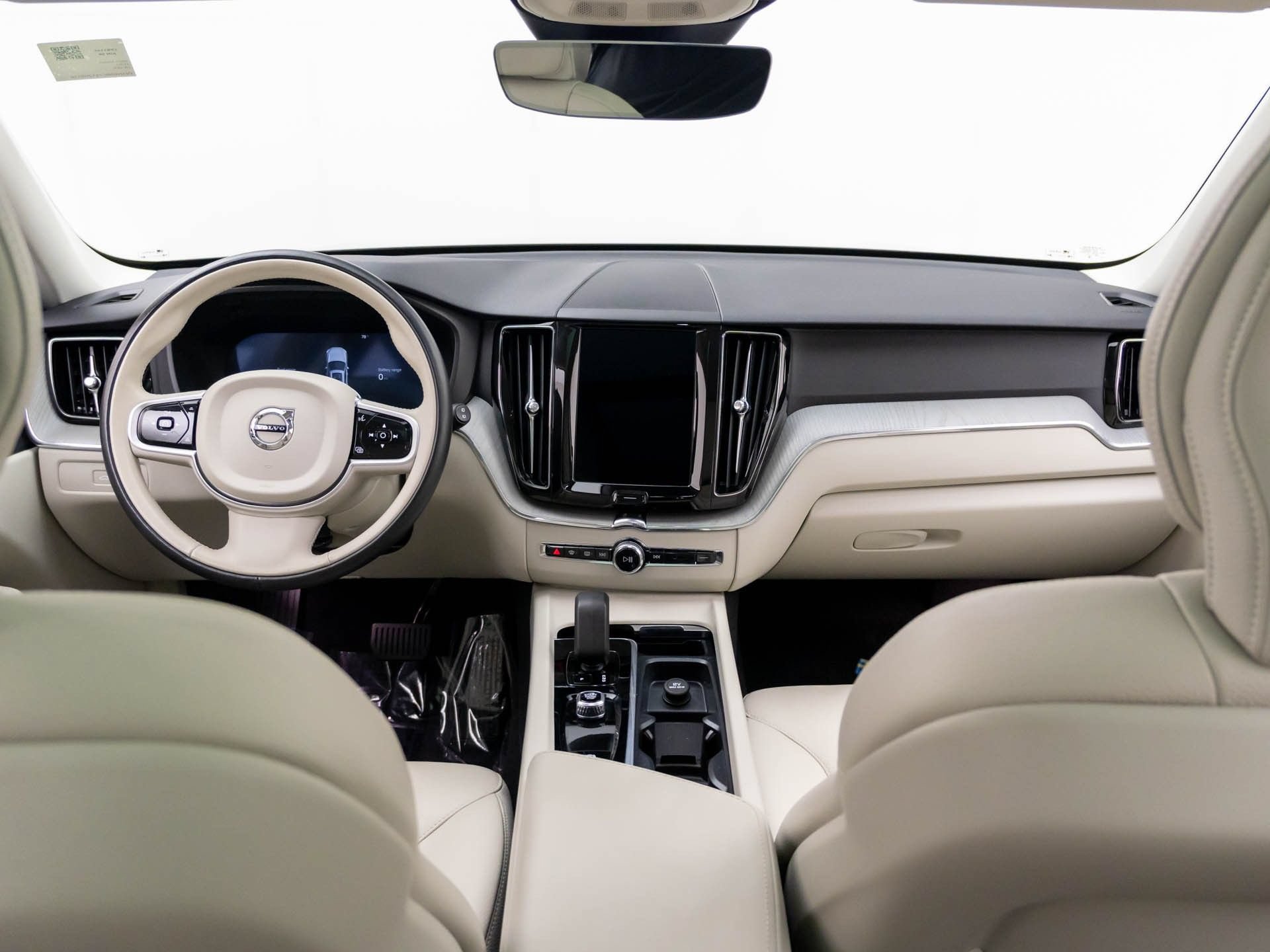 Used 2025 Volvo XC60 T8 Plus w/ Climate Package AWD/4WD image 9