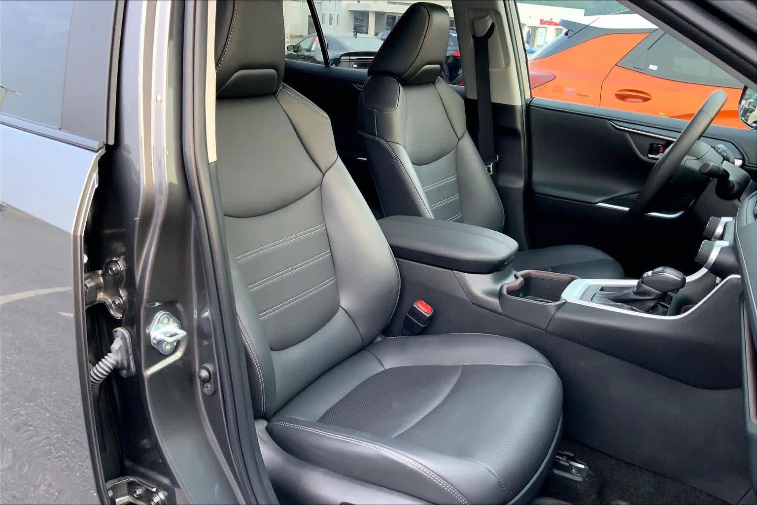 Used 2023 Toyota RAV4 Limited image 9