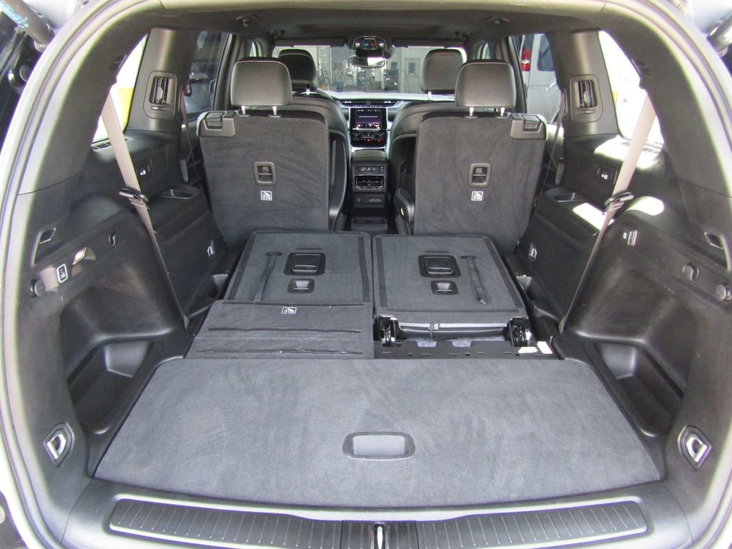 Used 2024 Jeep Grand Cherokee L Altitude AWD/4WD image 34