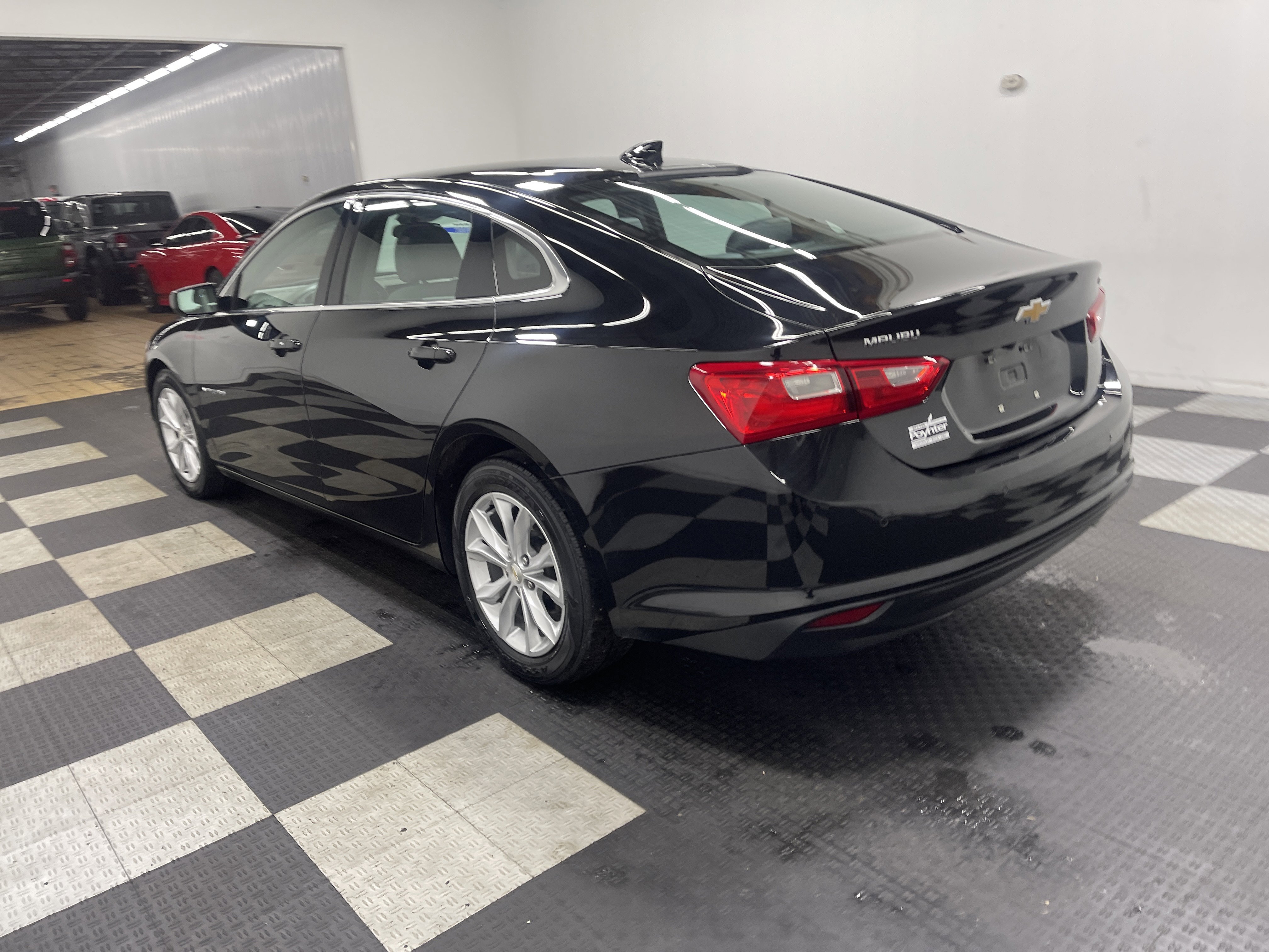 Used 2025 Chevrolet Malibu LT image 2