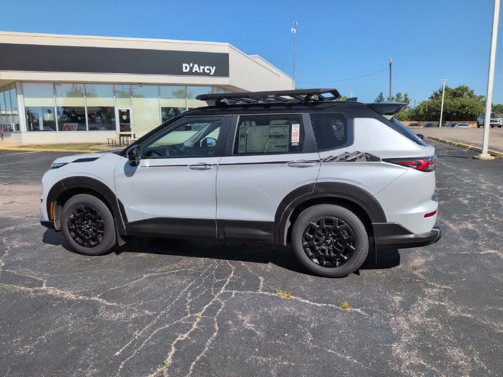 New 2026 Mitsubishi Outlander AWD image 13