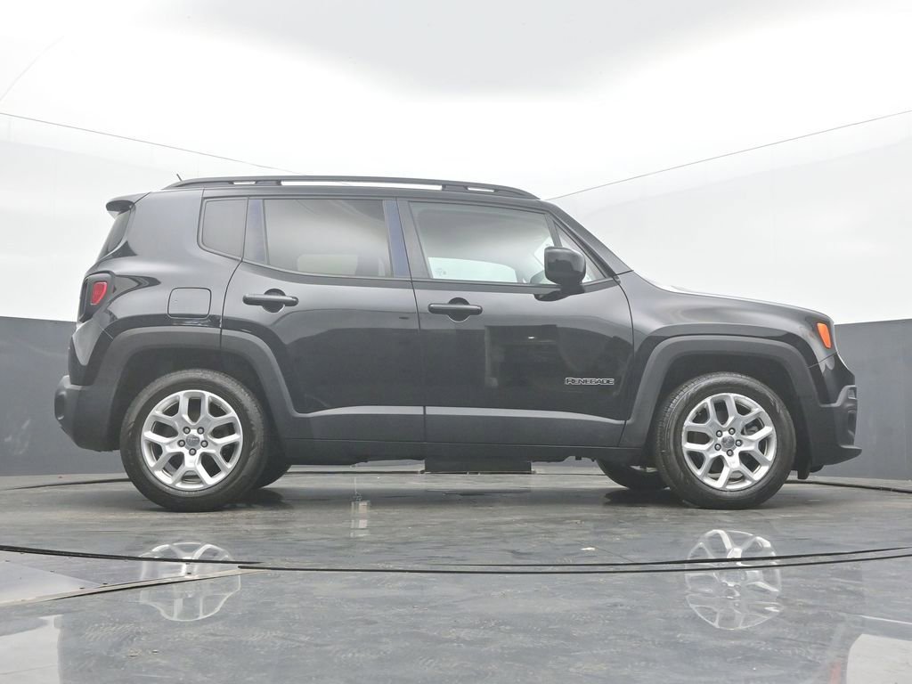 Used 2017 Jeep Renegade Latitude FWD image 50
