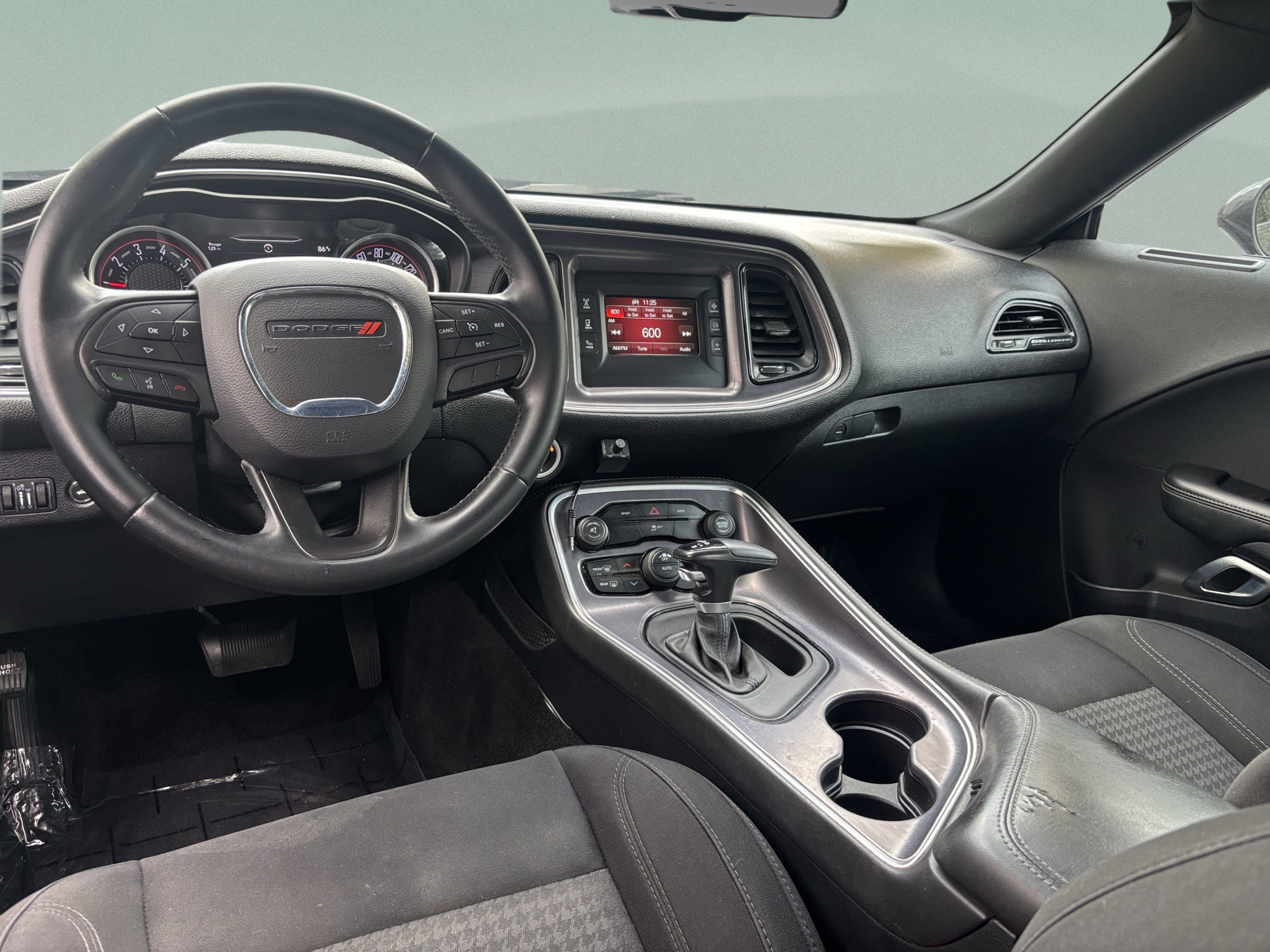Used 2016 Dodge Challenger SXT RWD image 33