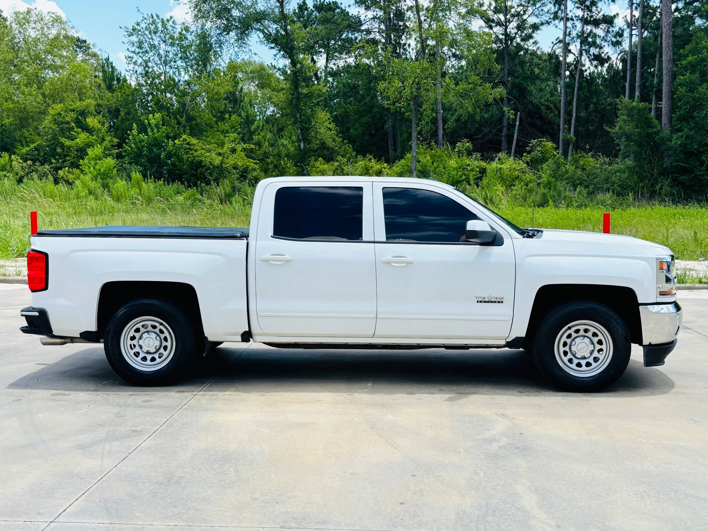 Used 2018 Chevrolet Silverado 1500 LT w/ LT Eassist Package RWD image 4