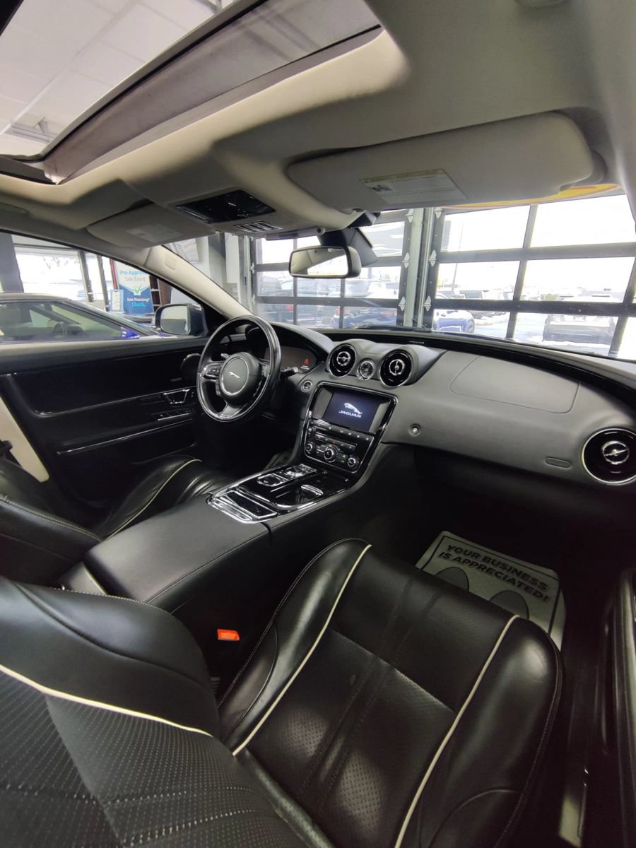 Used 2016 Jaguar XJ AWD/4WD image 22
