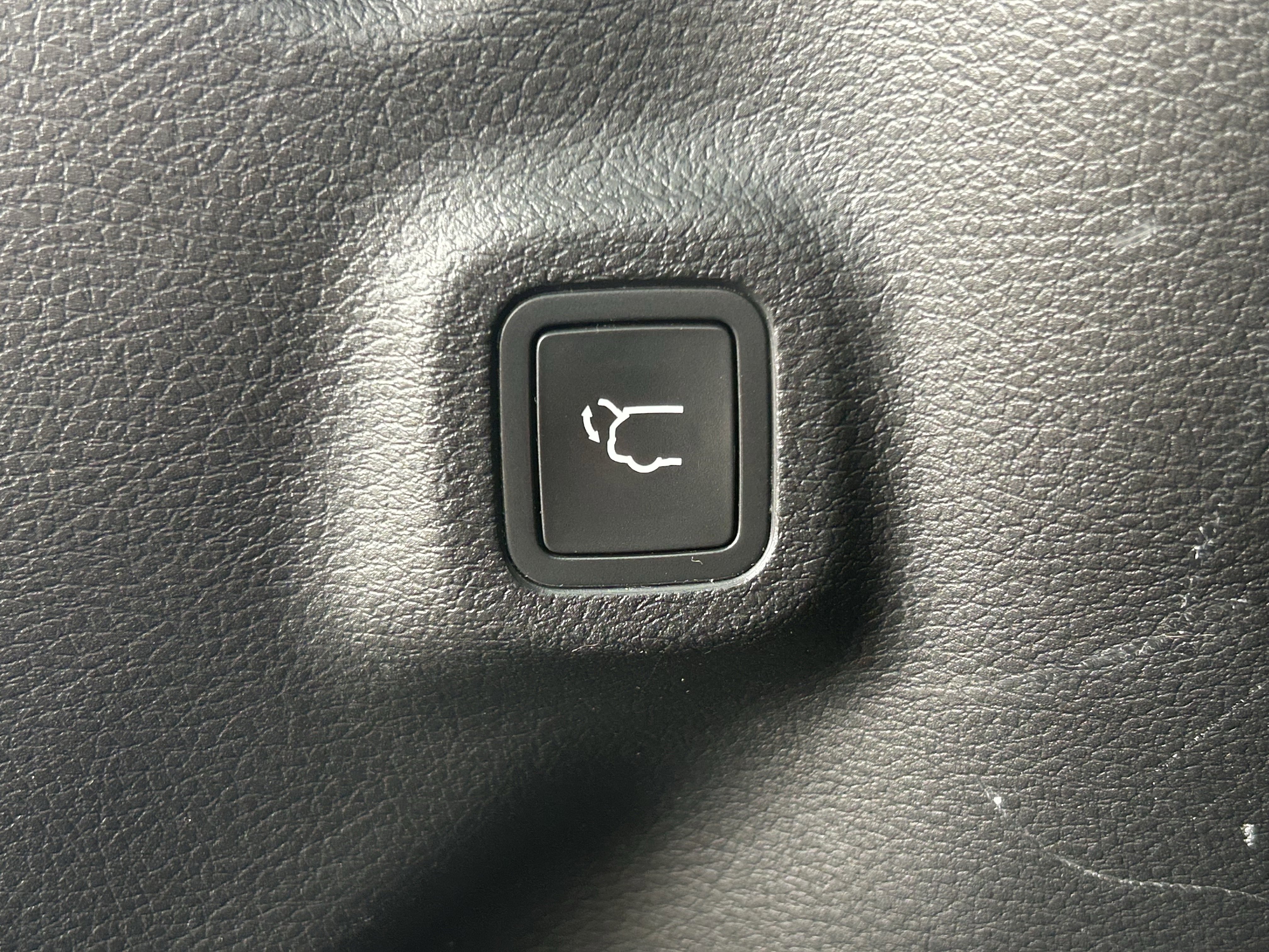 Used 2018 Jeep Compass Limited w/ Navigation Group image 22