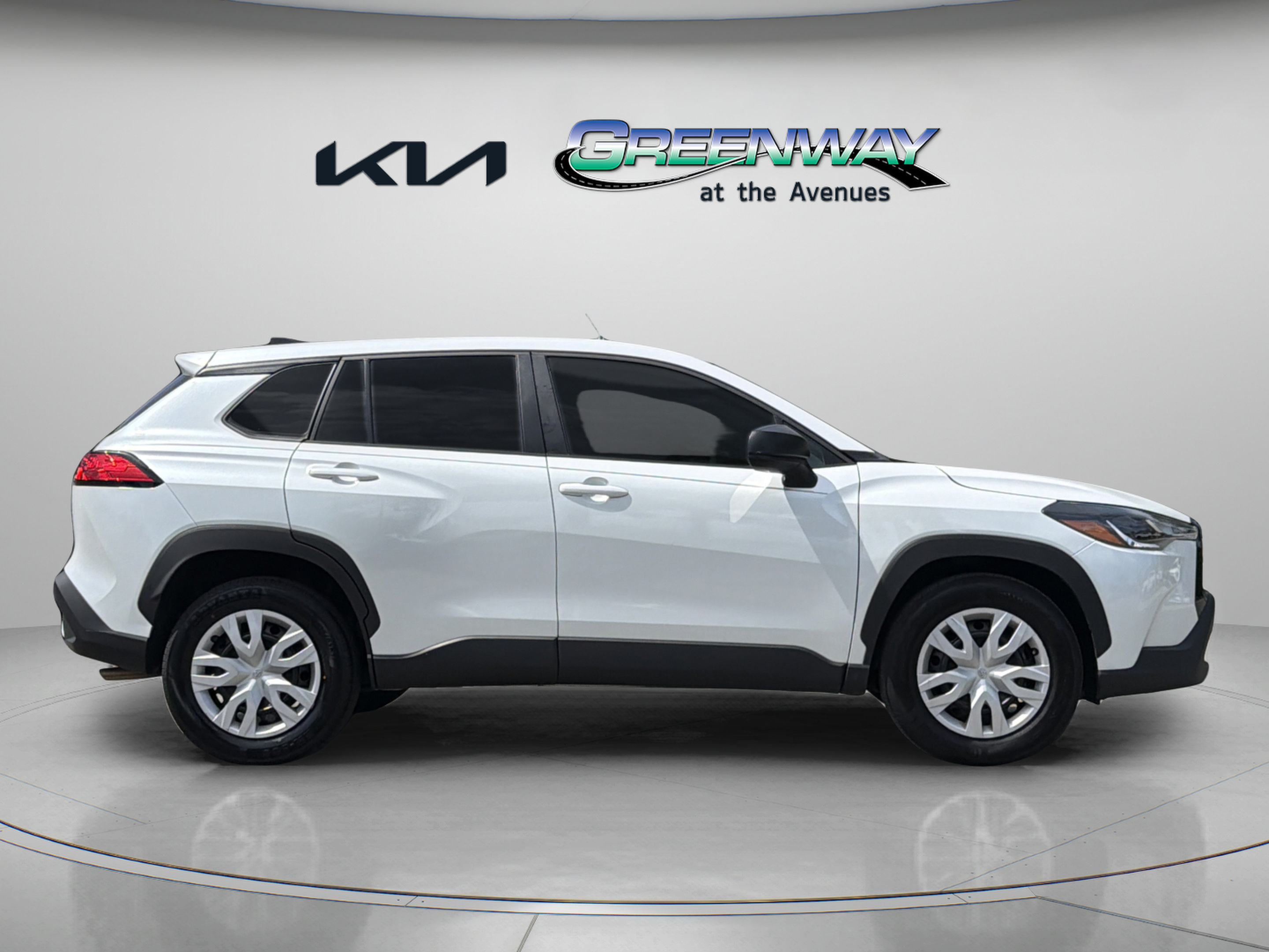 Used 2023 Toyota Corolla Cross L AWD/4WD image 7