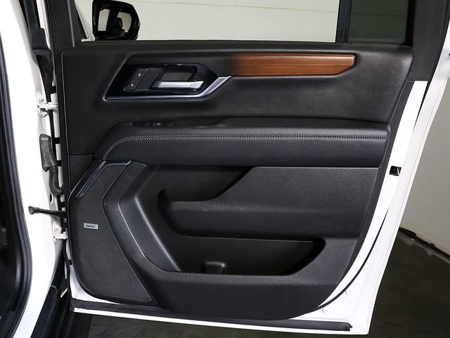 Used 2025 GMC Yukon XL Denali AWD/4WD image 35