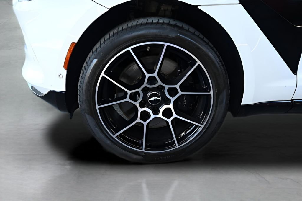 Used 2021 Aston Martin DBX AWD/4WD image 9
