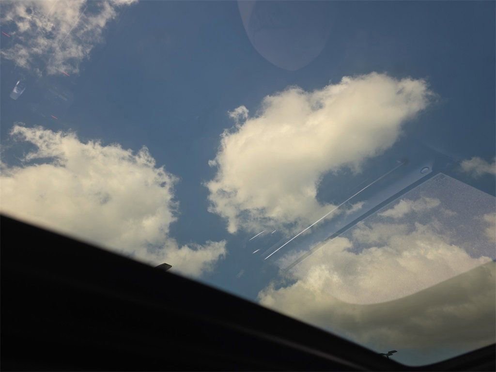 Certified 2025 Porsche Macan image 37