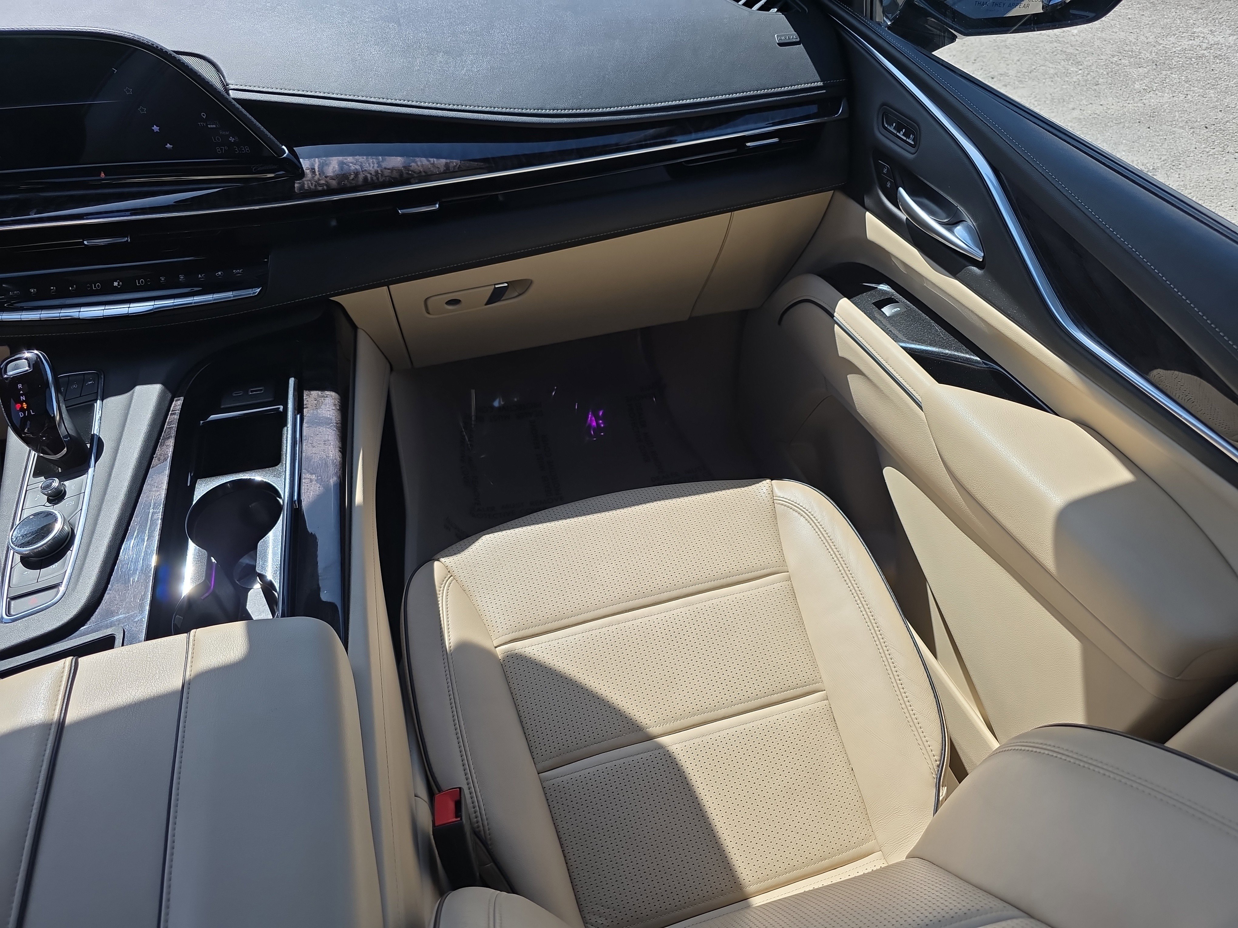 Used 2023 Cadillac Escalade Premium Luxury w/ Performance Package AWD/4WD image 21