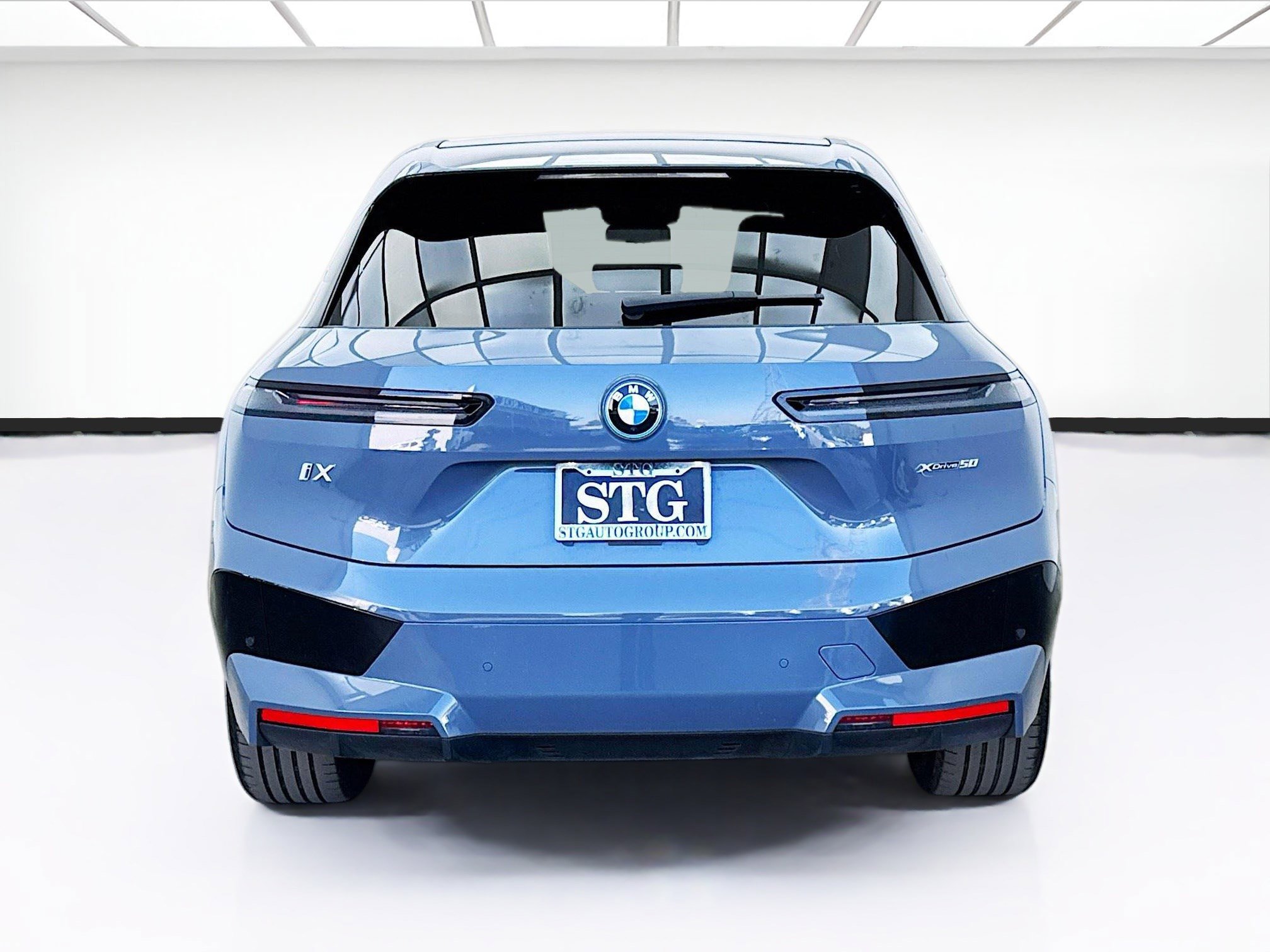 Used 2023 BMW iX xDrive50 w/ Sport Package image 5