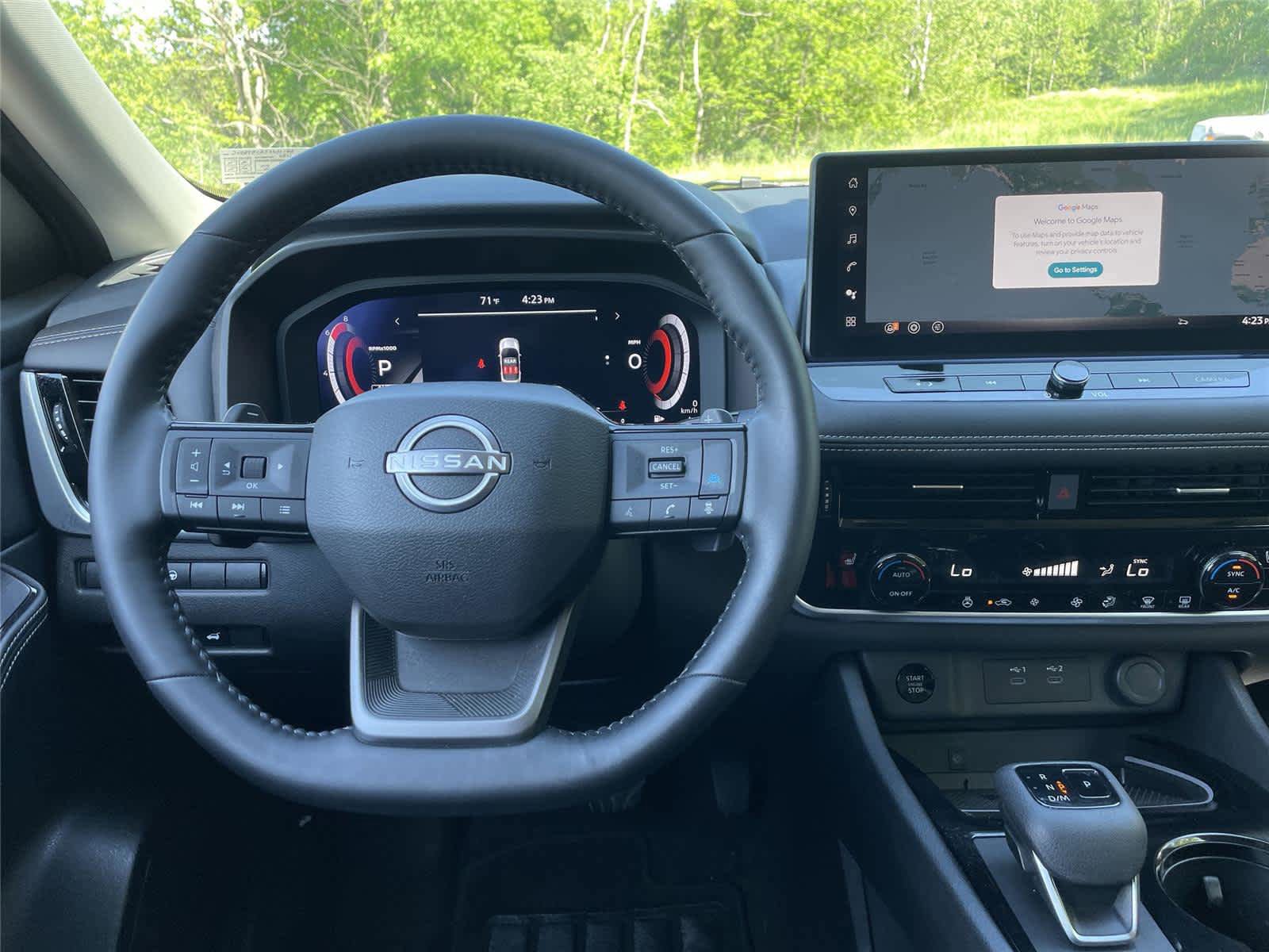 Used 2025 Nissan Rogue SL AWD/4WD image 18